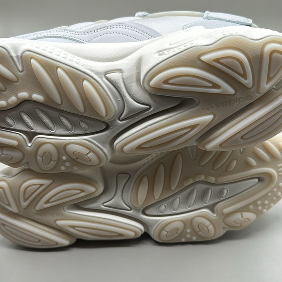 NWT! Adidas Ozweego Sneakers Men’s 11 Light Gray - Picture 10 of 12